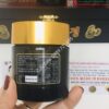 Trên tay lọ cao linh chi hộp gỗ đen thượng hạng