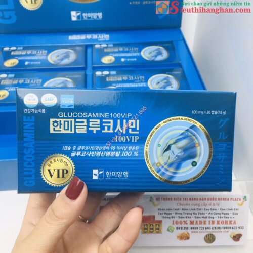 Trên tay hộp nhỏ Thuốc Bổ Xương Khớp GLUCOSAMINE 100 VIP Hàn Quốc