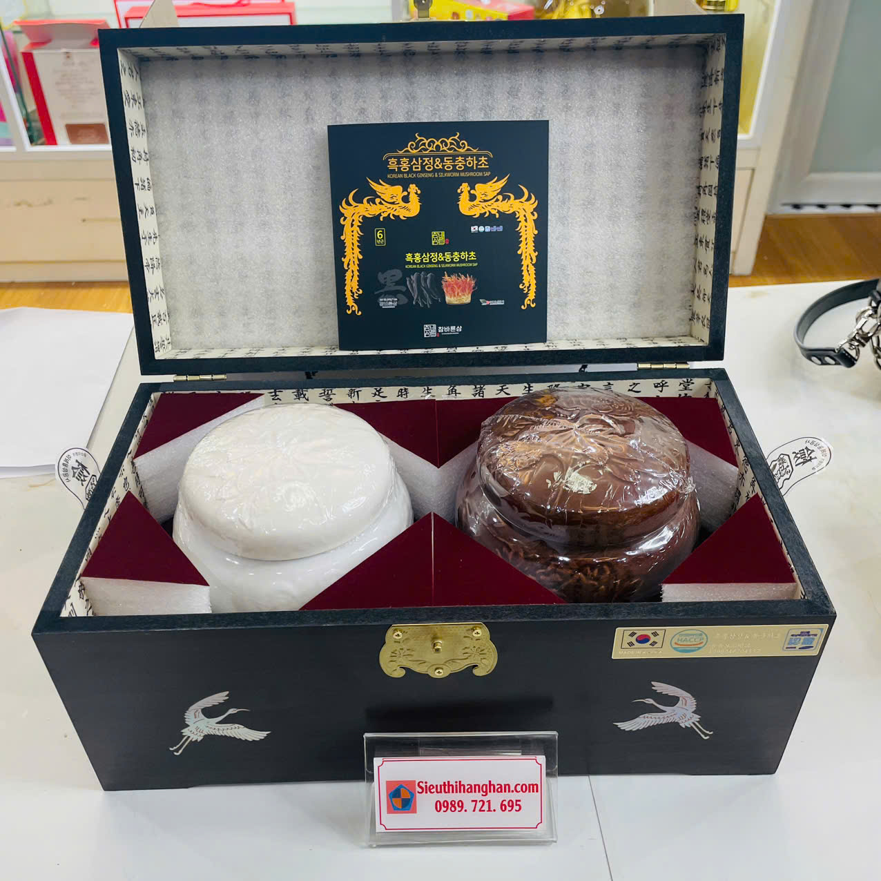 Mở hộp Cao Hắc Sâm Đông Trùng Hạ Thảo Hàn Quốc sang trọng lịch sự
