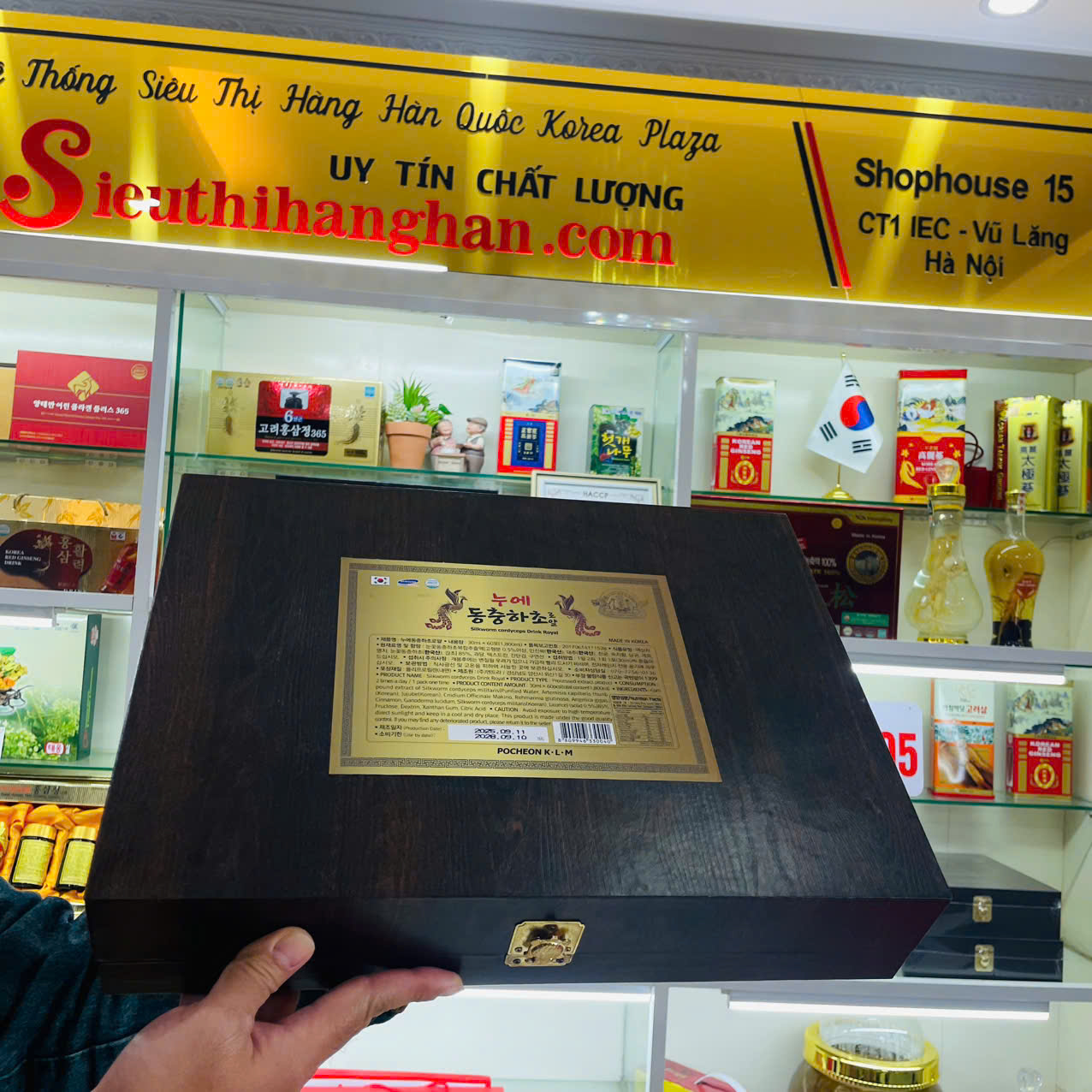 Chi tiết mặt sau hộp bao gồm thành phần thông tin bằng tiếng hàn của Hãng pocheon