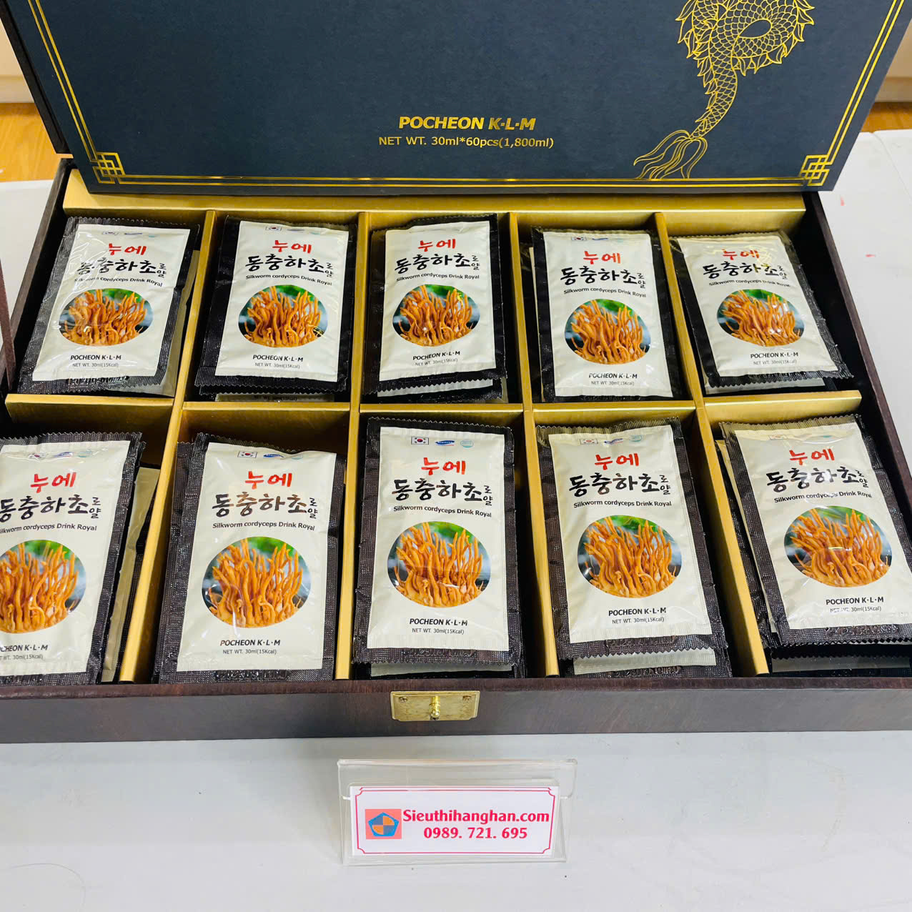 mở hộp sản phẩm là 60 gói nước đông trùng hạ thảo sài rất tiện lợi