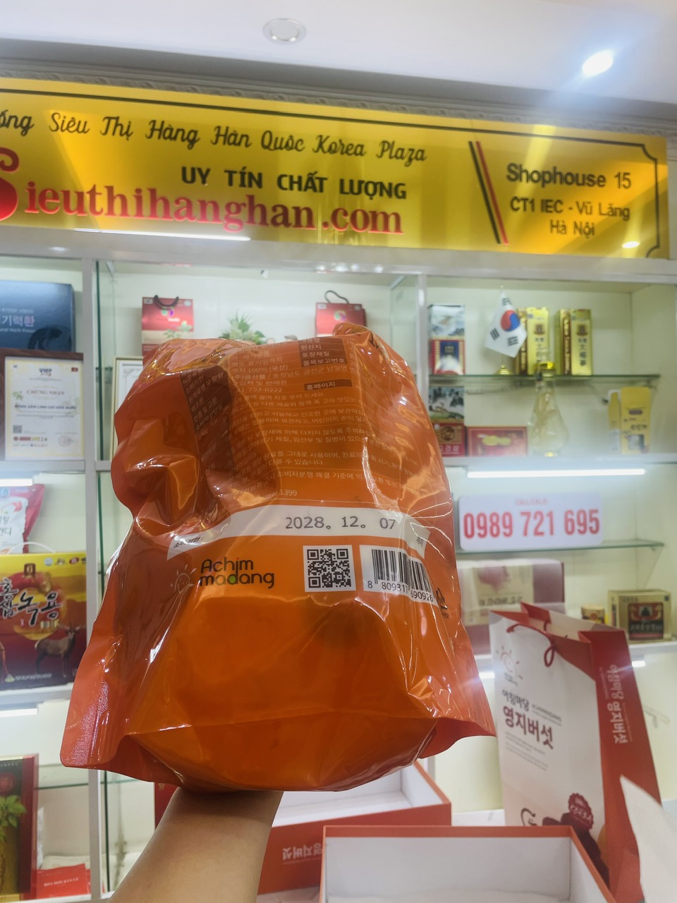 Mặt sau túi nấm linh chi Achimmadang với mã vạch và hạn sử dụng